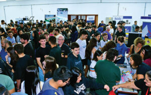 Feira conecta mais de mil jovens a grandes empresas