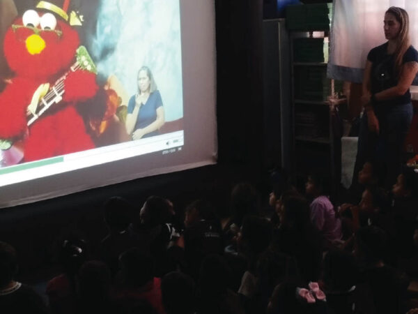 Creches recebem cinema no Mês das Crianças