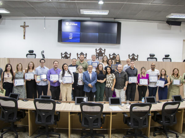 Câmara comemora Dia do Professor e entrega Diploma Educador
