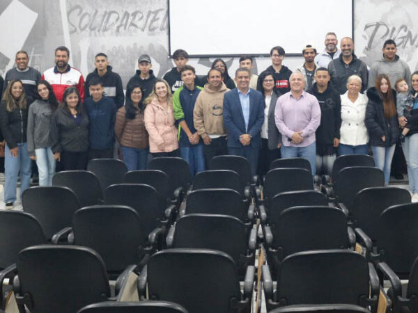 Sindmetau, SENAI e Volkswagen levam formação para jovens de áreas carentes