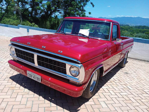 Grande encontro de veículos antigos em Tremembé